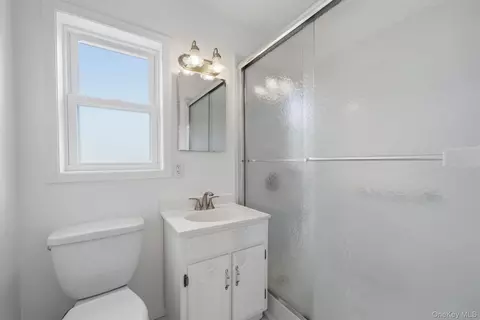 Bath - 11 Toehee Pl #2B, Islip, NY 11751 photo 1 of 1