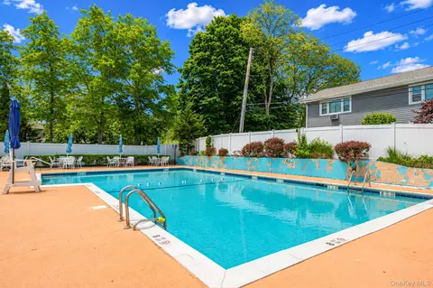 Exterior - 11 Toehee Pl #2B, Islip, NY 11751 photo 6 of 8