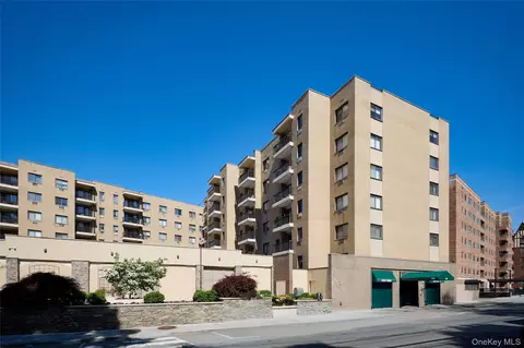 100 E Hartsdale Ave #4DW, Greenburgh, NY 10530
