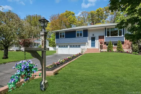 62 Craig Rd, Islip Terrace, NY 11752
