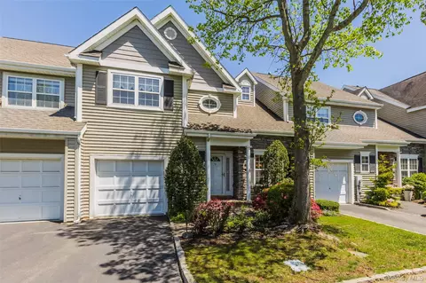 15 Scarborough Dr, Smithtown, NY 11787