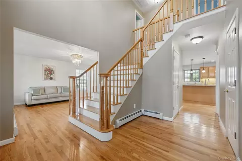 Entry Way - 15 Prestwick Dr, Monroe, NY 10950 photo 1 of 5