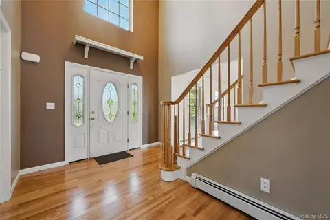Entry Way - 15 Prestwick Dr, Monroe, NY 10950 photo 2 of 5