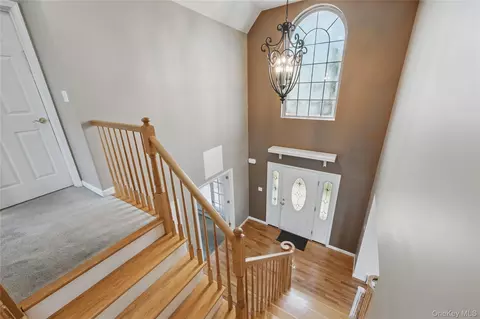 Entry Way - 15 Prestwick Dr, Monroe, NY 10950 photo 5 of 5