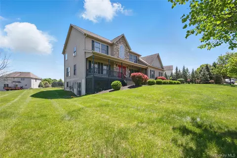 Exterior - 15 Prestwick Dr, Monroe, NY 10950 photo 3 of 10