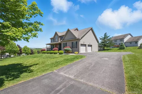 Exterior - 15 Prestwick Dr, Monroe, NY 10950 photo 2 of 10