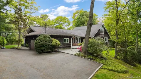 6 Apex Rd, Melville, NY 11747