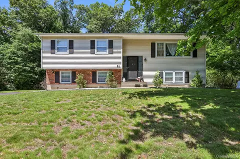 21 Baylor Rd, Clarkstown, NY 10956