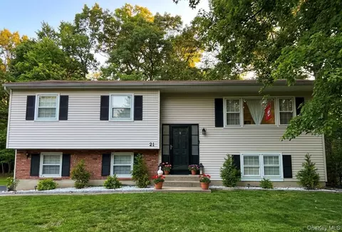 21 Baylor Rd, Clarkstown, NY 10956