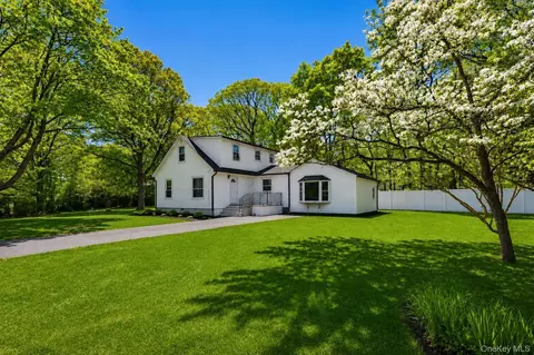 54 Linden Ln, Shirley, NY 11967
