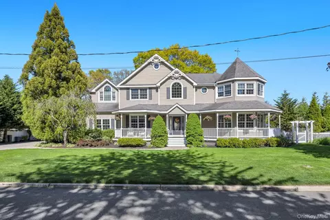 19 Dorothy St, Nesconset, NY 11767