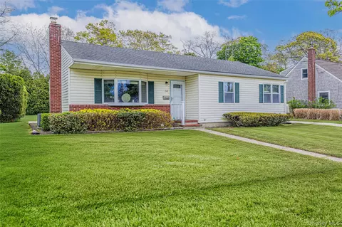 14 George Ct, Bellport, NY 11713