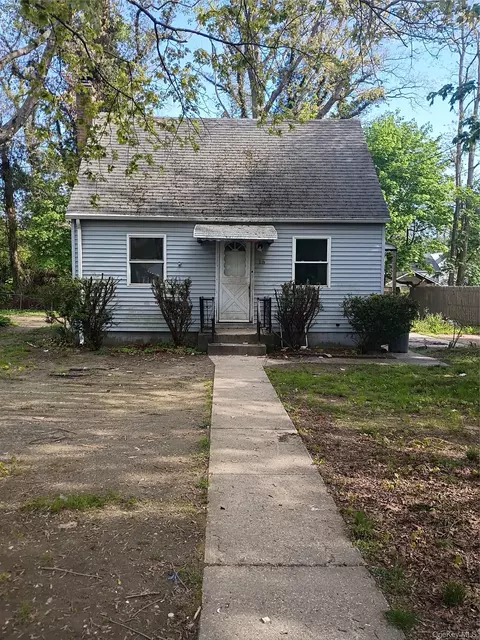 16 Neighborhood Rd, Mastic Beach, NY 11951