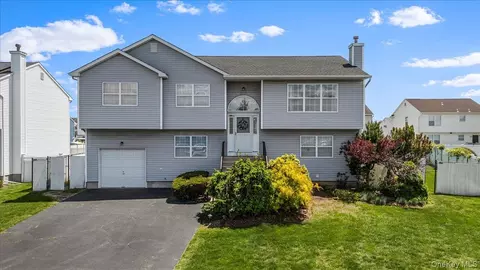 103 Clifton Ct, Farmingdale, NY 11735
