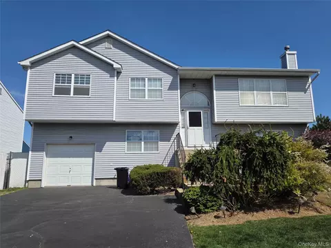 103 Clifton Ct, Farmingdale, NY 11735