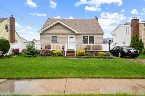 2345 Willow St, Wantagh, NY 11793