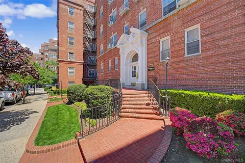 69-11 Yellowstone Blvd #A4, Forest Hills, NY 11375