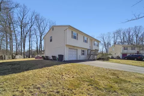 7 Harriet Ln, Clarkstown, NY 10956