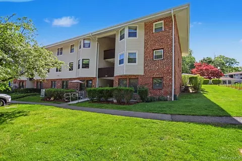 23 Dorset Ct #C, Yorktown, NY 10598