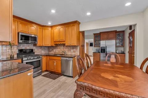 13835 64th Ave, Flushing, NY 11367 photo 3