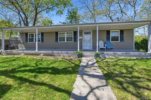 226 W 5th St, Deer Park, NY 11729