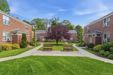 83 Edwards St #2A, North Hempstead, NY 11577