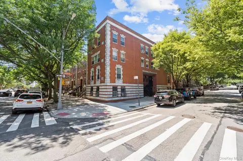 300 W 137th St #300D, New York, NY 10030