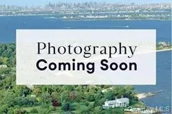 895 Iris Dr, North Bellmore, NY 11710