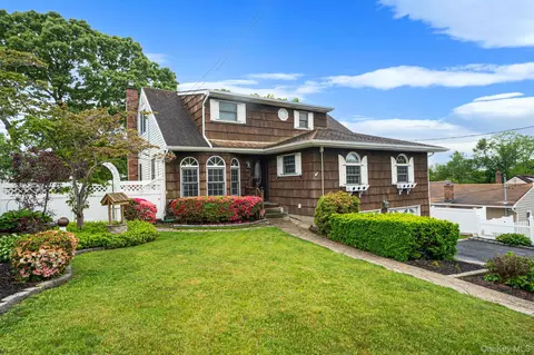 16 Carston St, Selden, NY 11784