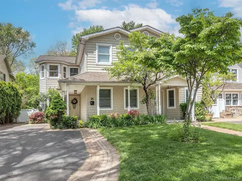 21 Marwood Rd N, North Hempstead, NY 11050