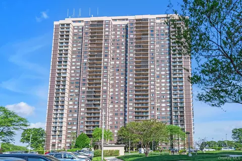 271-10 Grand Central Pkwy #29V, Oakland Gardens, NY 11364