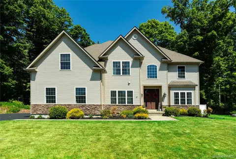 37 Biltmore Dr, Beekman, NY 12533
