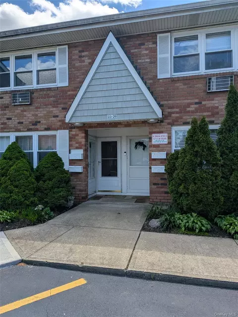 100 Connetquot Ave #26, East Islip, NY 11730