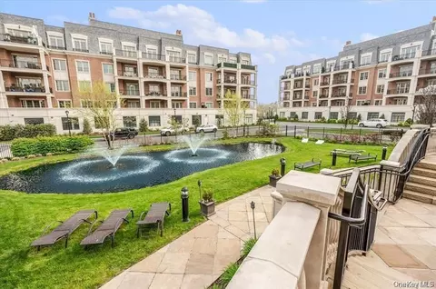 6000 Royal Ct #6202, North Hempstead, NY 11040