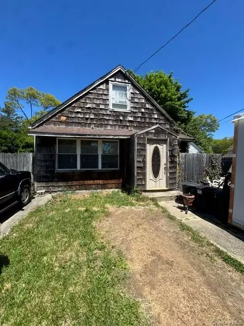 31 3rd St, Ronkonkoma, NY 11779