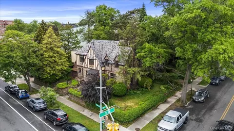 32-29 Parsons Blvd, Flushing, NY 11354