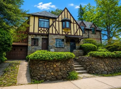 32-29 Parsons Blvd, Flushing, NY 11354
