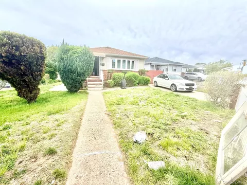 22518 S Conduit Ave, New York, NY 11413