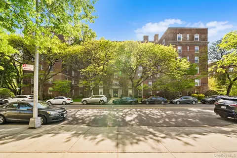 68-10 108th St #1D, New York, NY 11375