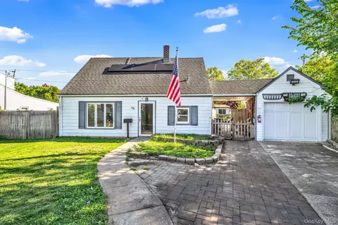48 Curve Ln, Levittown, NY 11756
