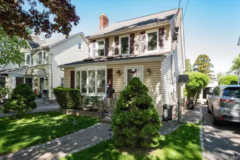 257-09 Pembroke Ave, North Hempstead, NY 11020