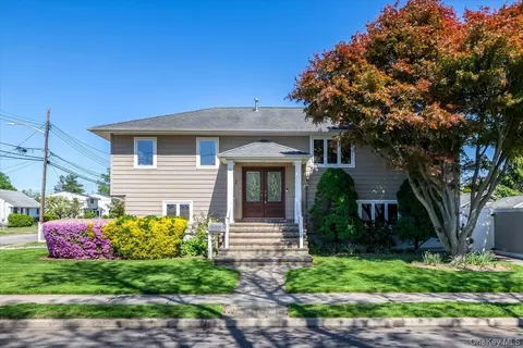 2 Prose St, Hicksville, NY 11801
