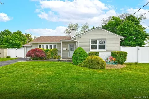 1254 Parkwood Dr, Merrick, NY 11566