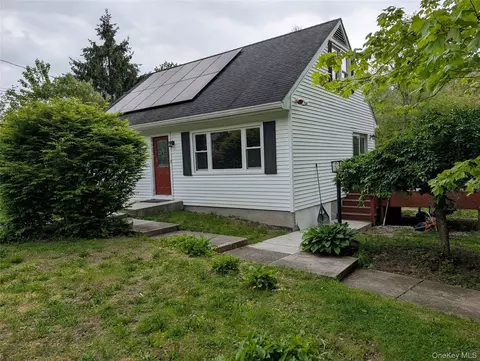 67 Pine Ridge Dr, Hopewell Junction, NY 12533