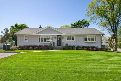 2 Sunderland St, Melville, NY 11747