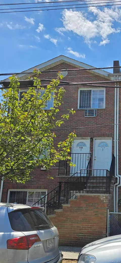 748 E 227th St, New York, NY 10466