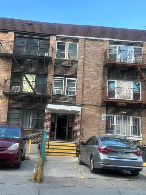8915 170th St #7, Jamaica, NY 11432
