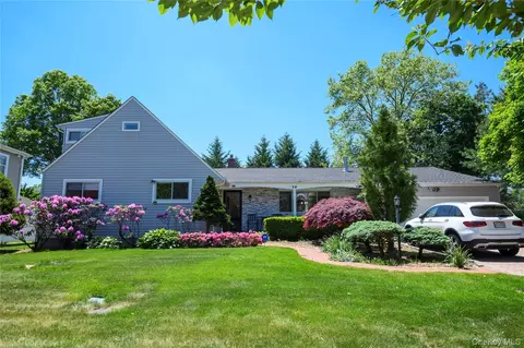 54 Ivy Dr, Jericho, NY 11753