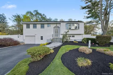 27 Frontier Ln, East Northport, NY 11731