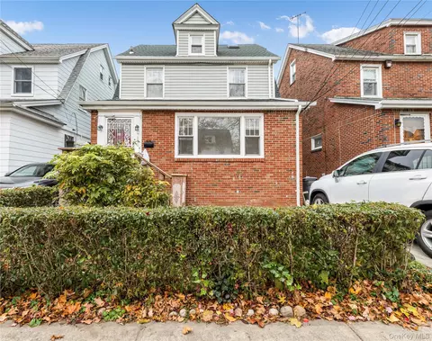 7141 Loubet St, New York, NY 11375
